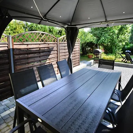 Βίλα Holiday Villa, *
