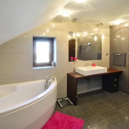 Βίλα Holiday Villa, *